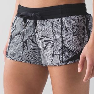 Lululemon Hotty Hot Shorts 2.5”
